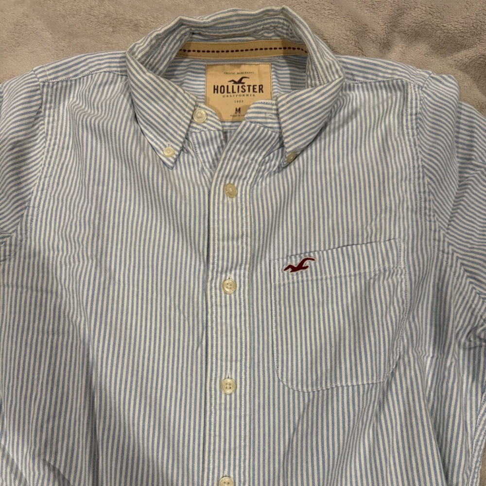 Hollister Men's Light Blue and White Striped Button Down Shirt